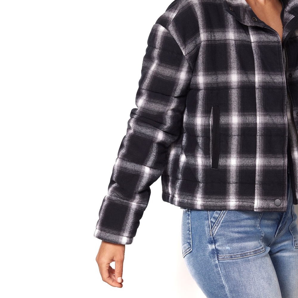 Evereve Lucy Cropped Full Zip  Black, White, and Gray Plaid Jacket - Picture 5 of 11